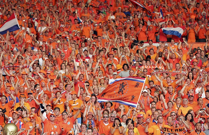 Waarom draagt Nederland oranje